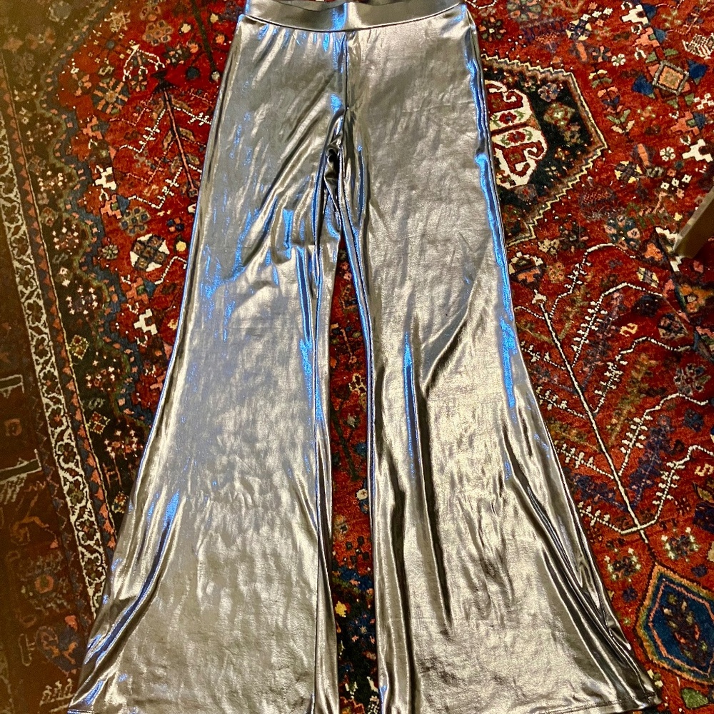 Shiny metallic flare leggings